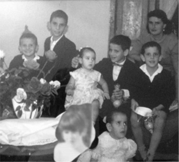 2.- Lucrecia Shelly Iglesias con sus siete hijos.